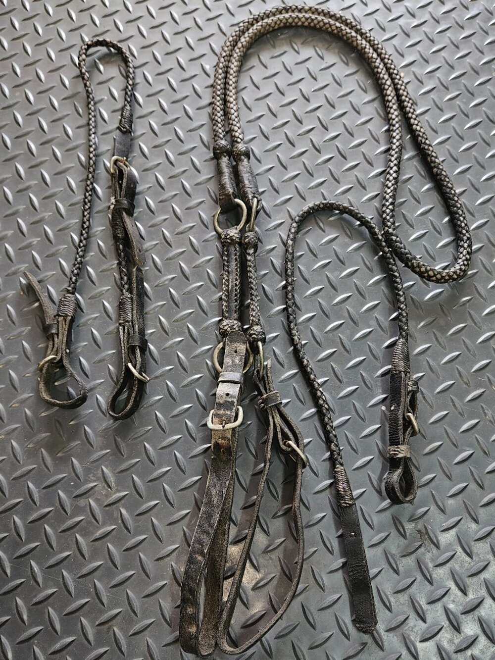 BRAIDED ROMEL REINS AND BIT HANGER {#93-6}